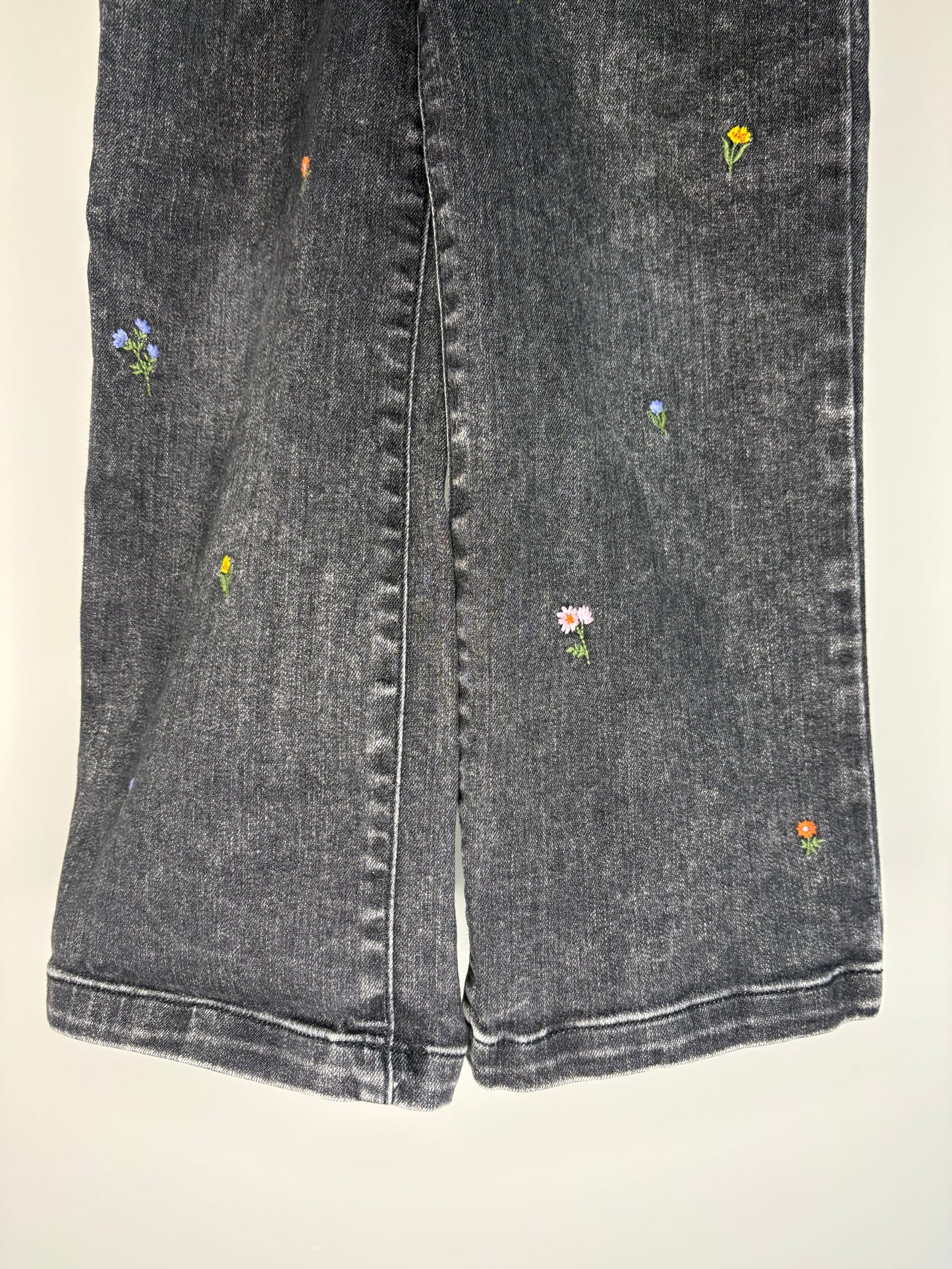 pre-loved :: 5T Grey Wash Embroidered Denim
