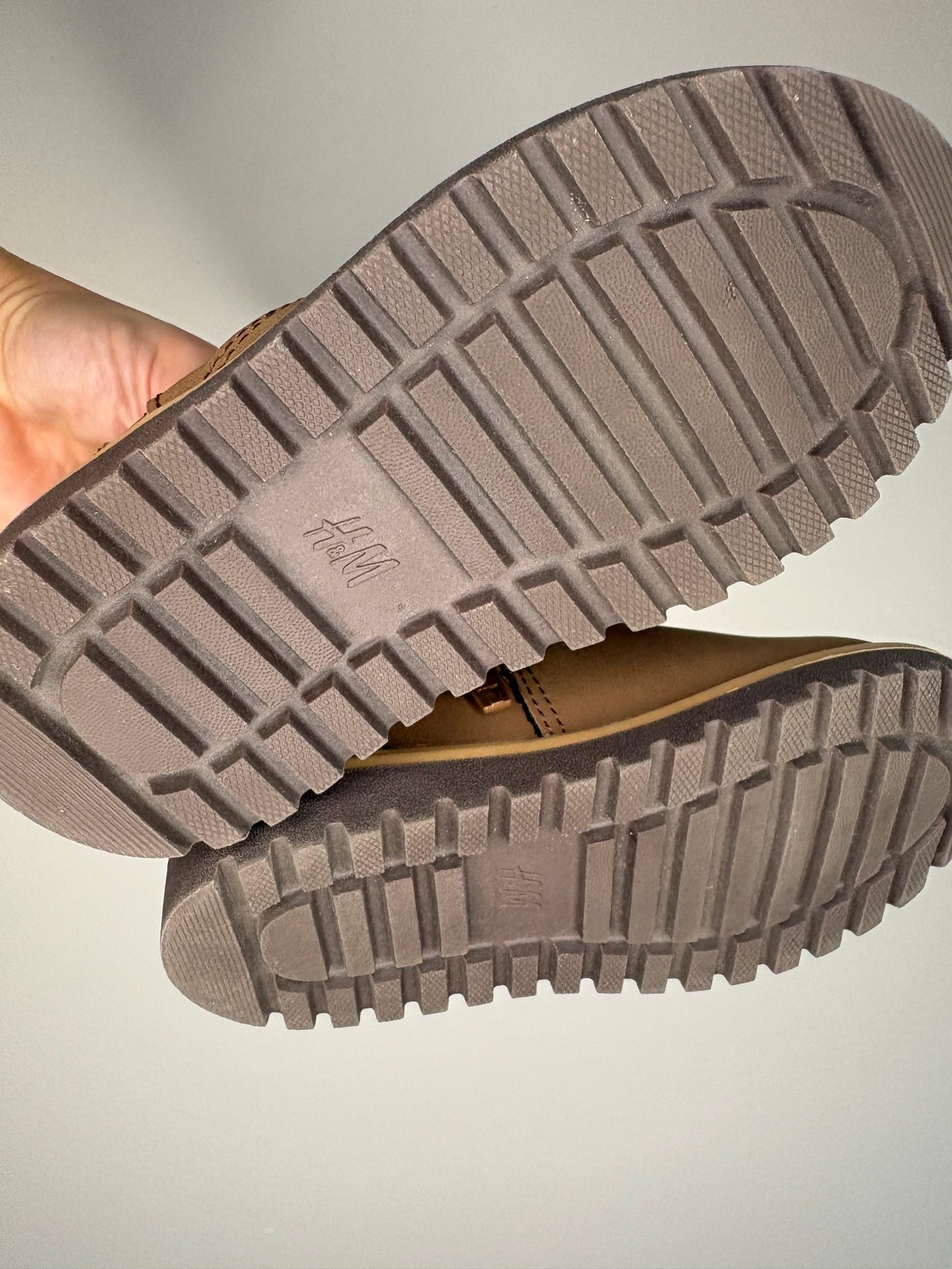 pre-loved :: Toddler 6 Fall Booties in Light Brown
