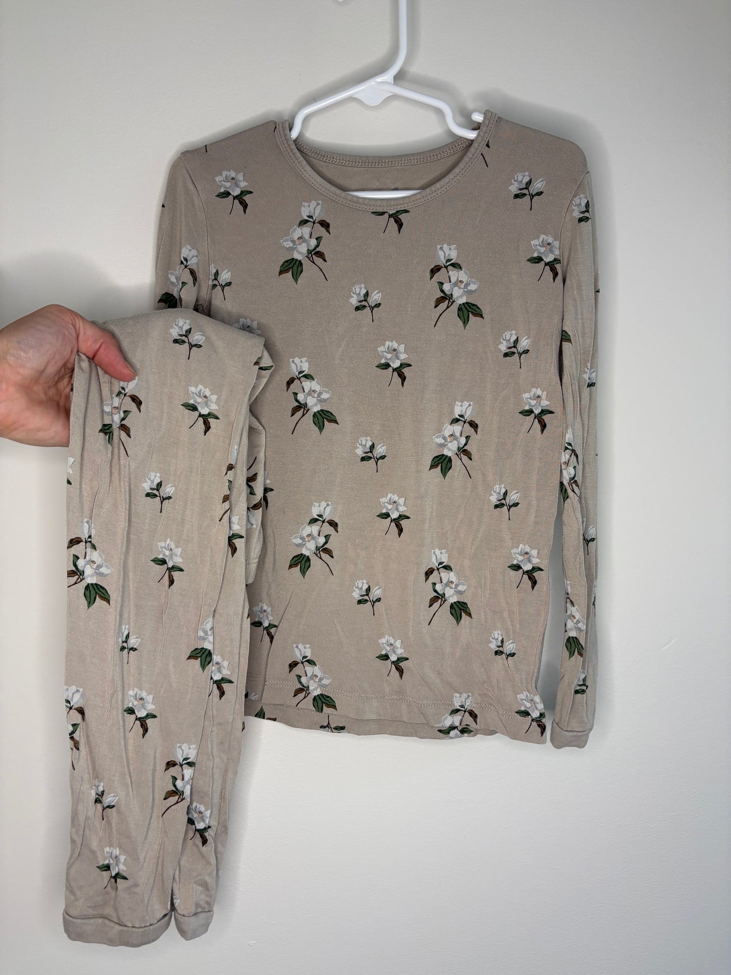 pre-loved :: 6Y Beige Floral Bamboo Jammies