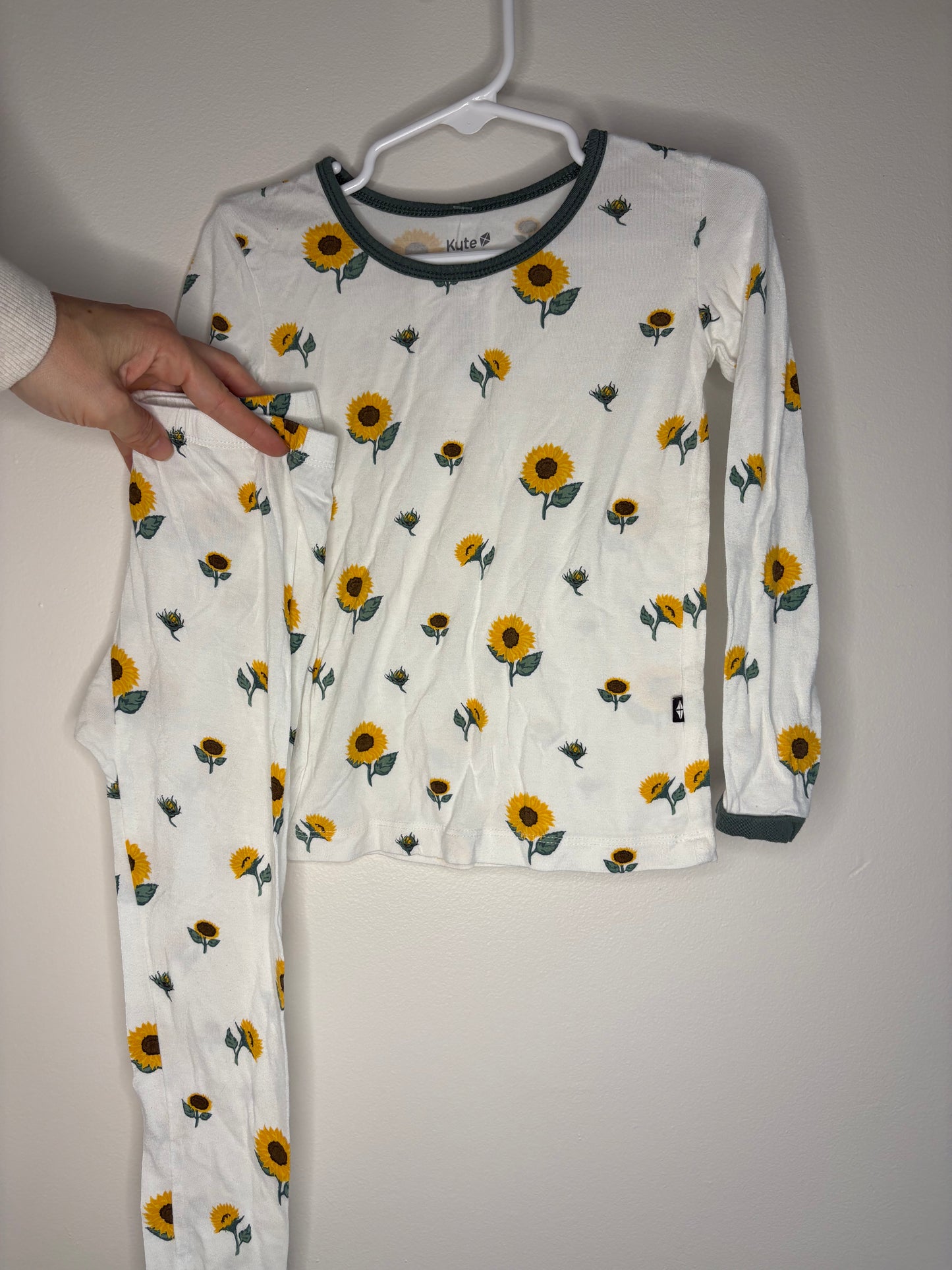 pre-loved :: 3T Sunflower Bamboo Jammies (EUC)