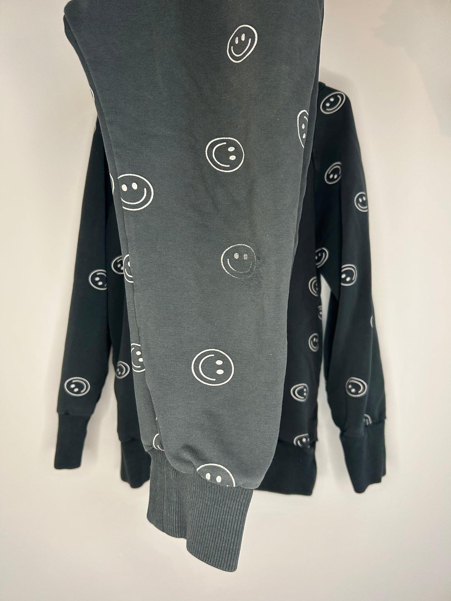 pre-loved :: 6Y Smiley Face Pant & Top Set (GUC)