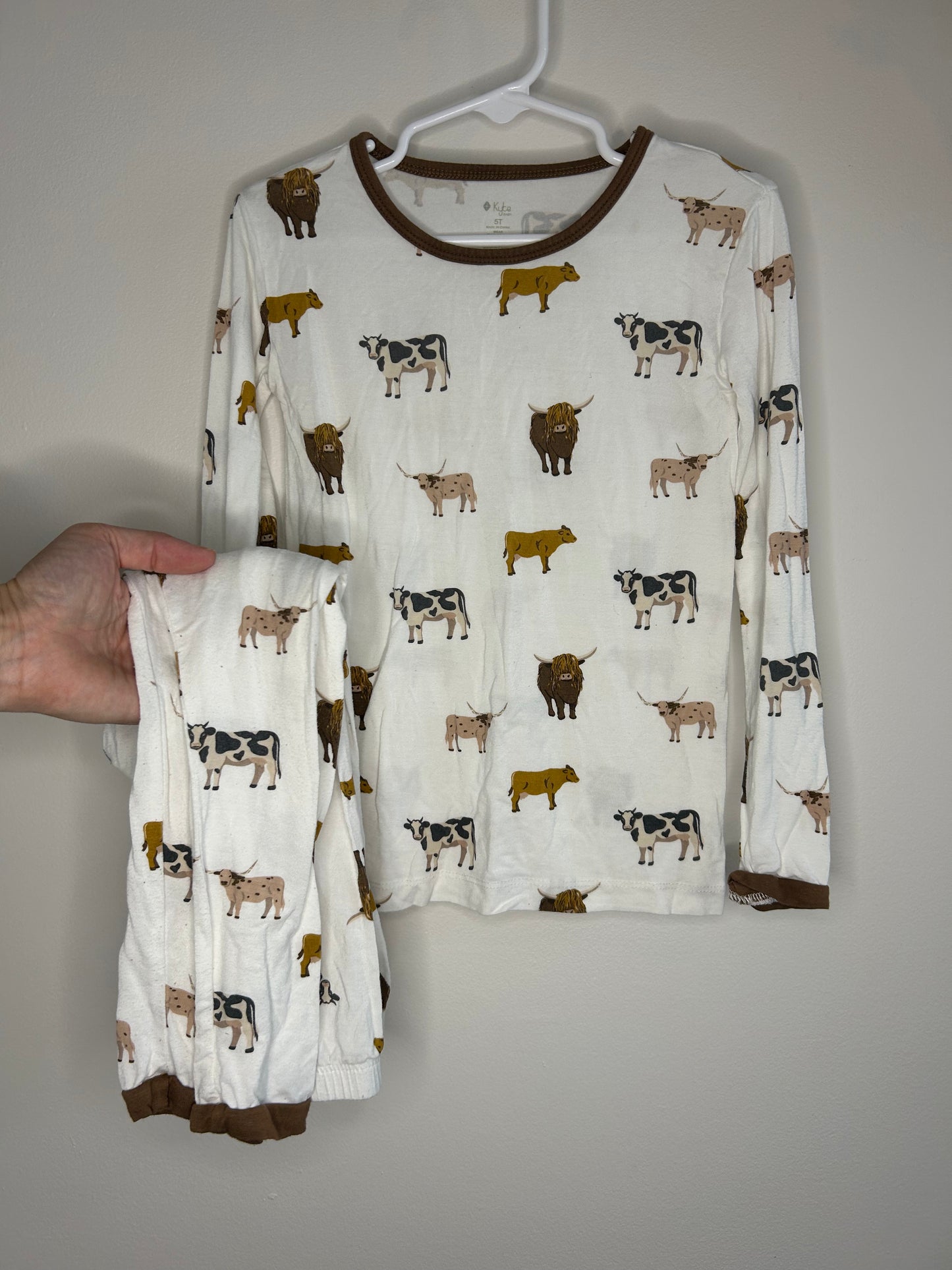 pre-loved :: 5T Bamboo Cow Sleepset (GUC)