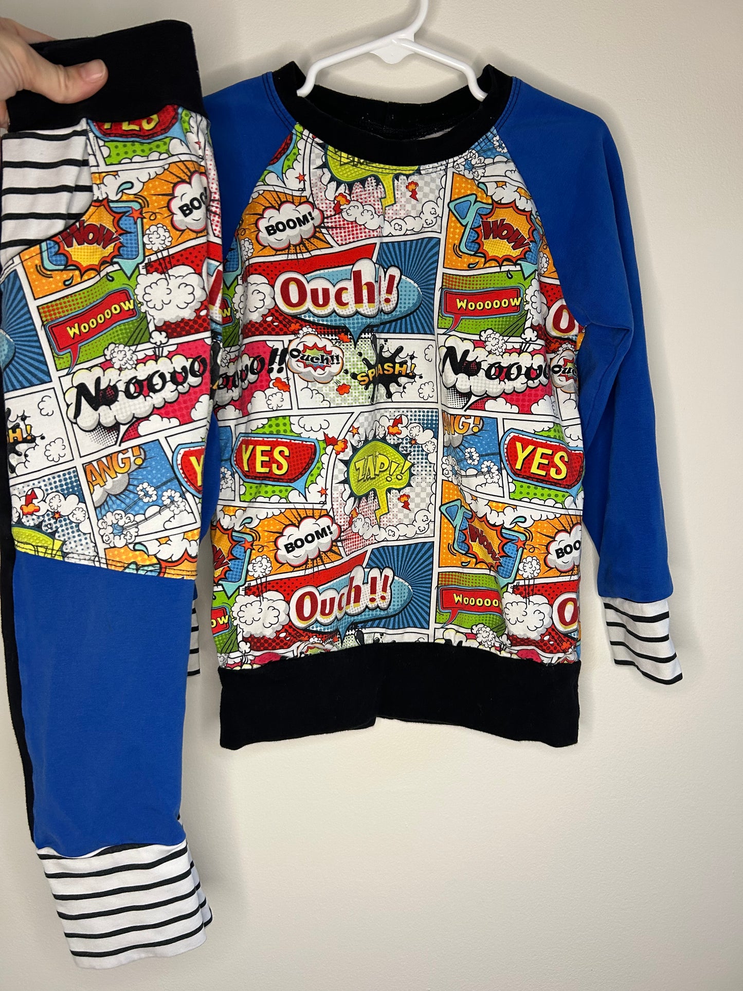 pre-loved :: 4T Comic Book Print Set