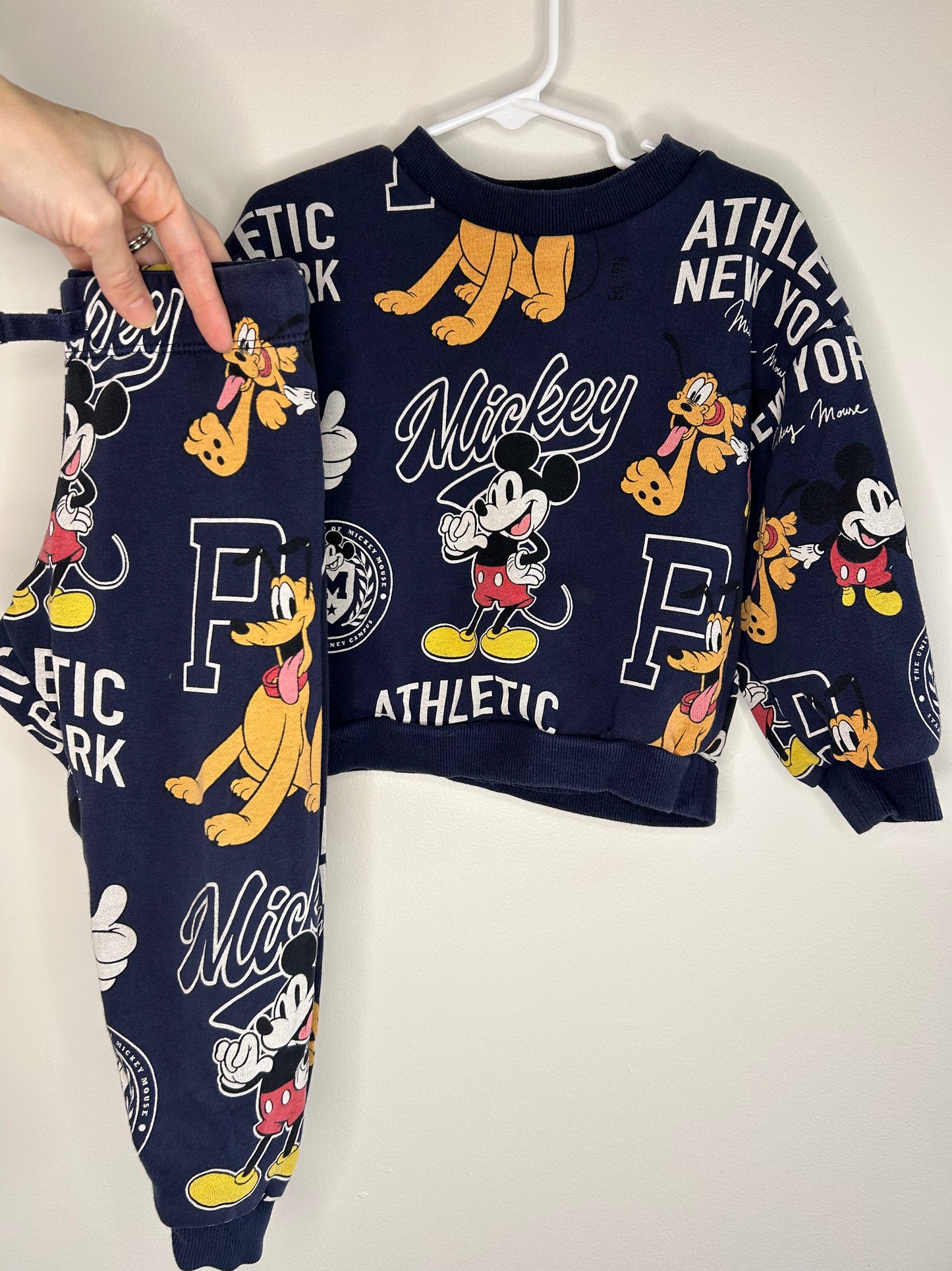 pre-loved :: 2-3T Mickey Friends Matching Set