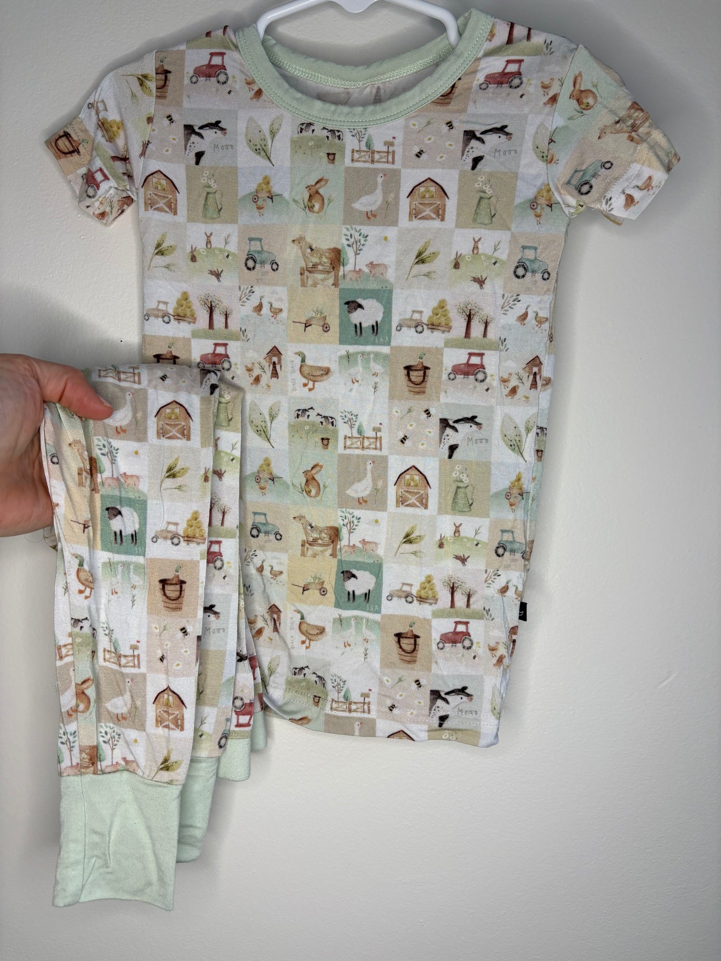 pre-loved :: 2T Farm Print Bamboo Jammies