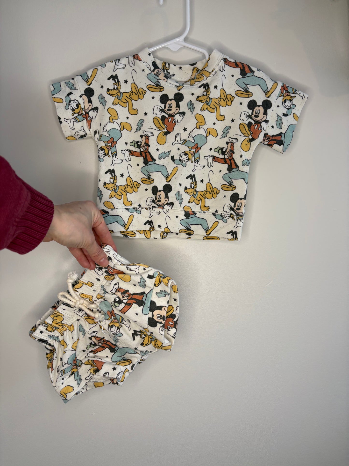 pre-loved :: 6-9M Mickey & Friends Set