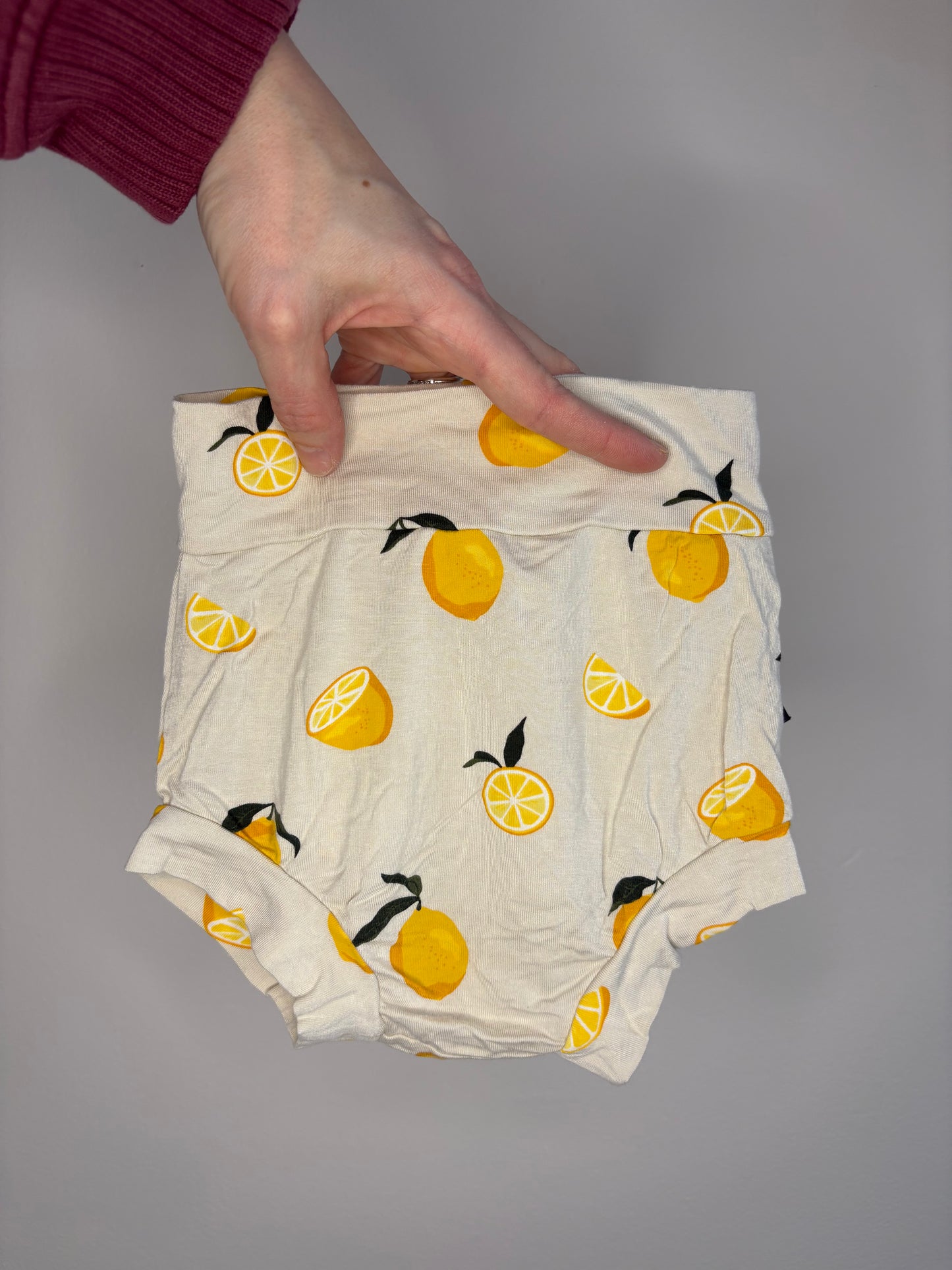 pre-loved :: 2T Lemon Print Bummies