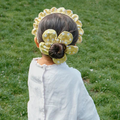 Darling Daisy Daisy Scrunchie