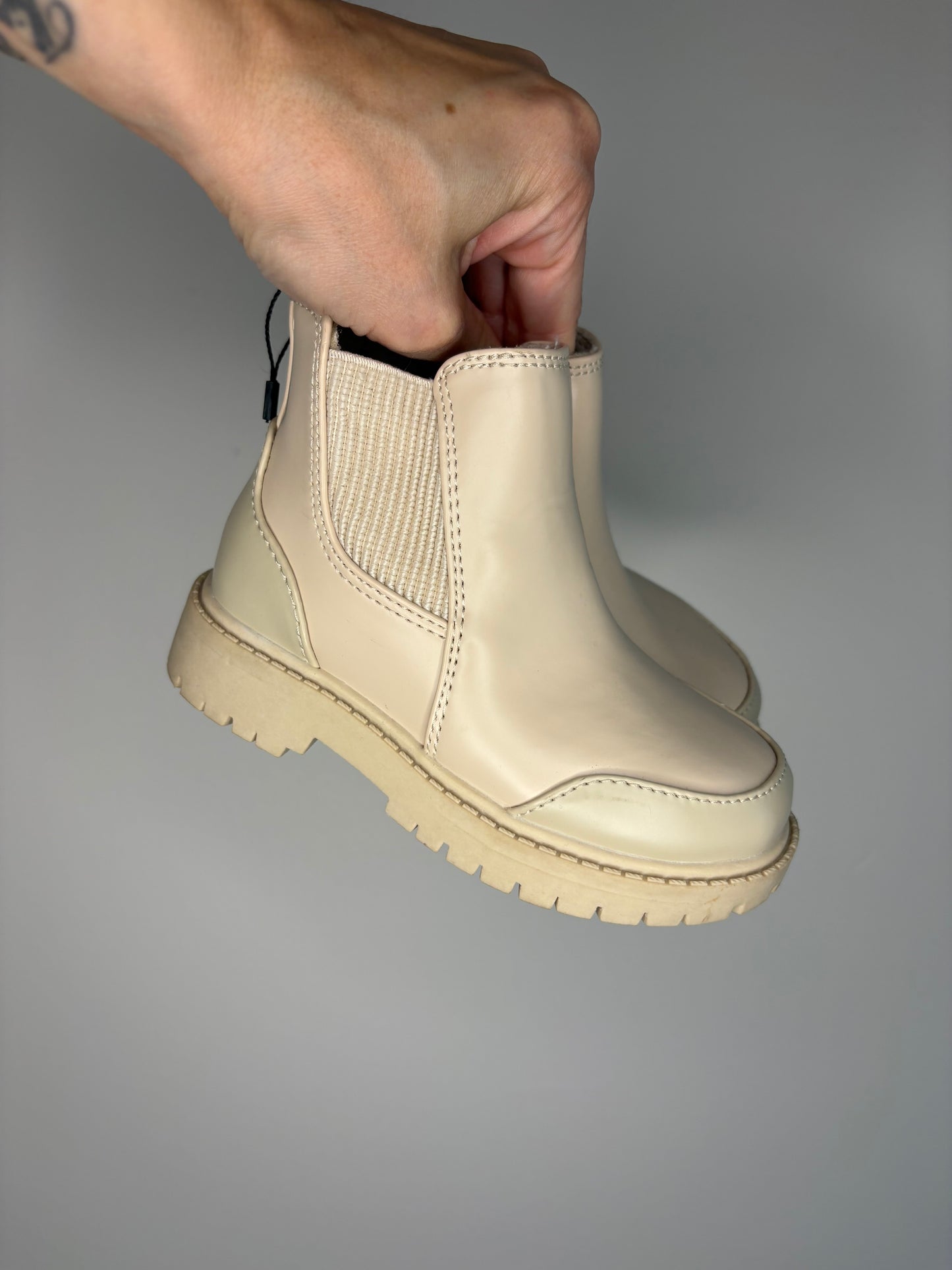 pre-loved :: Toddler 7 Chelsea Boots in Bone