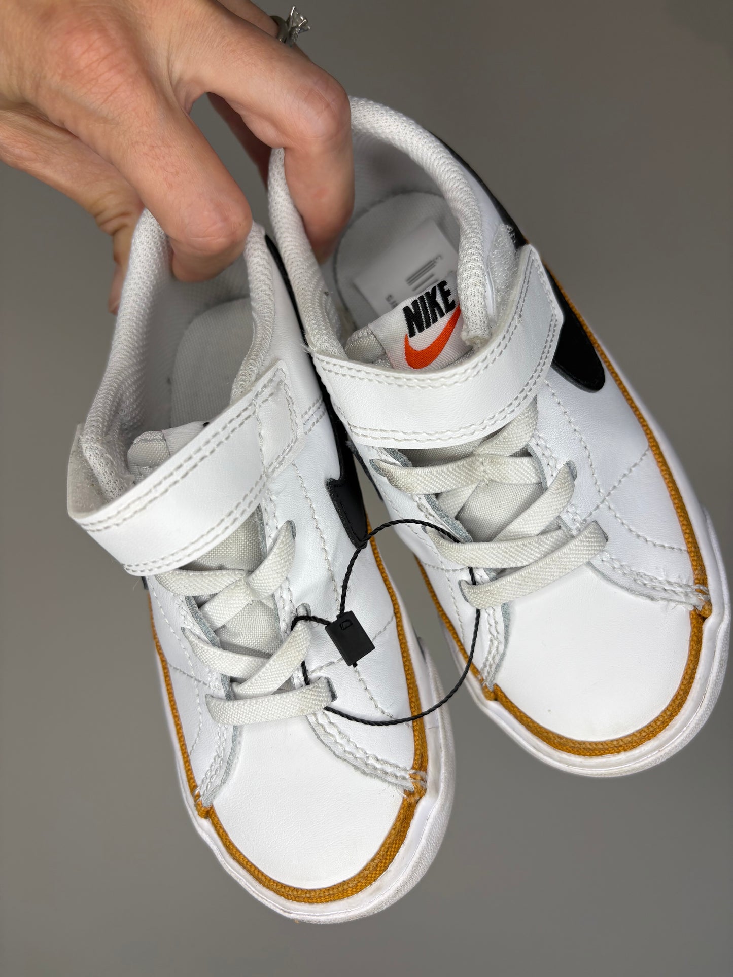 pre-loved :: Toddler 9C Court Legacy Slip On Sneaker