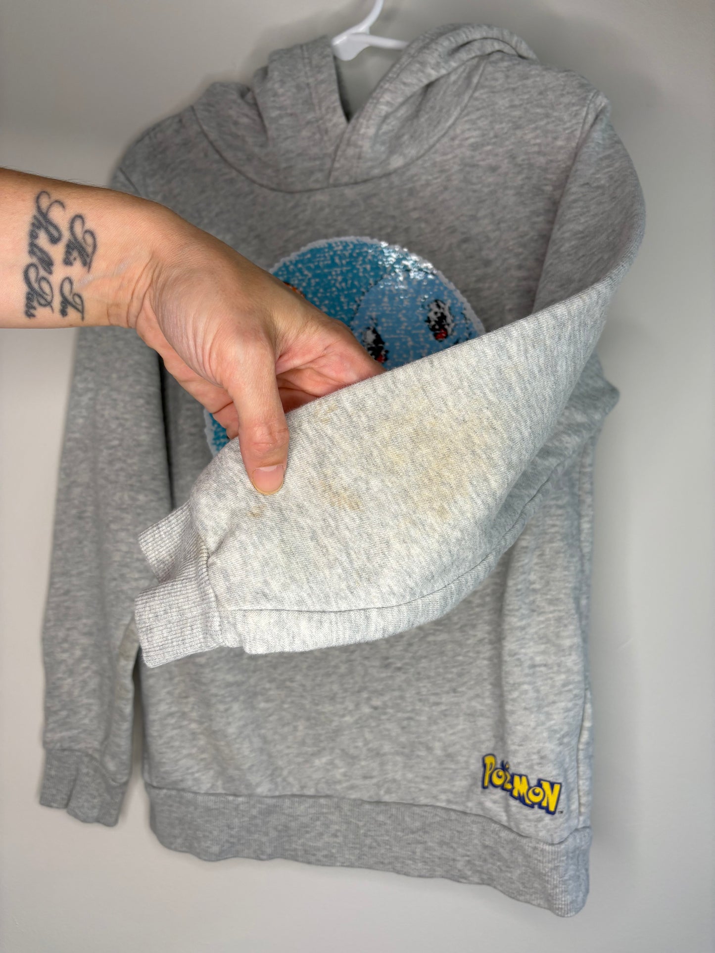 pre-loved :: 6-8Y Pokemon Flip Sequins Crewneck (flaw)