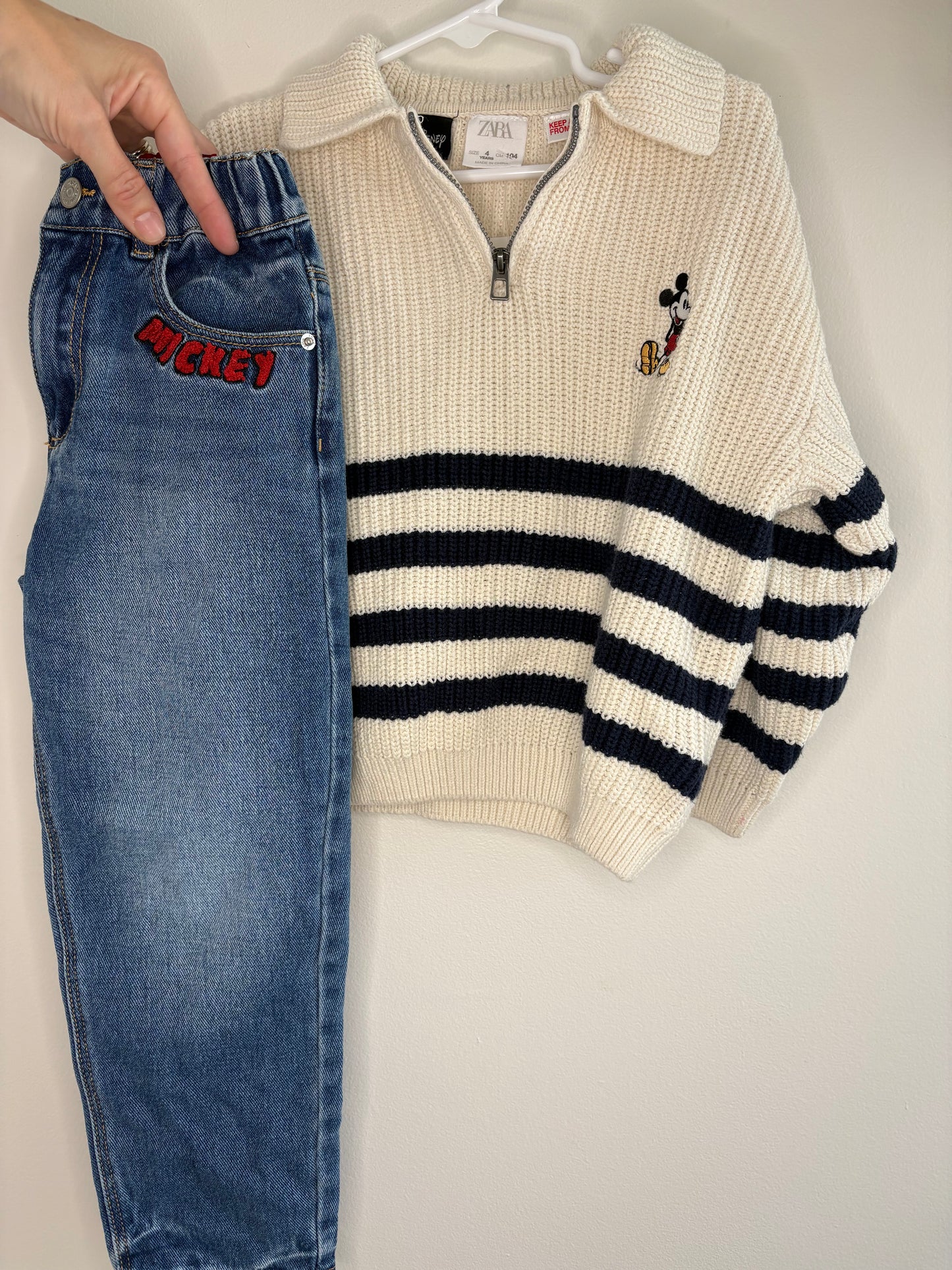 pre-loved :: 4-5T Mickey Knit & Denim Set