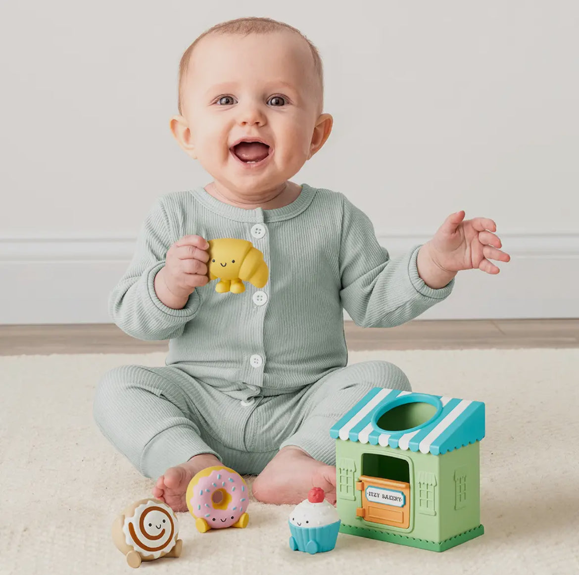 Itzy Play Bakery - Spill and Fill Activity Toy