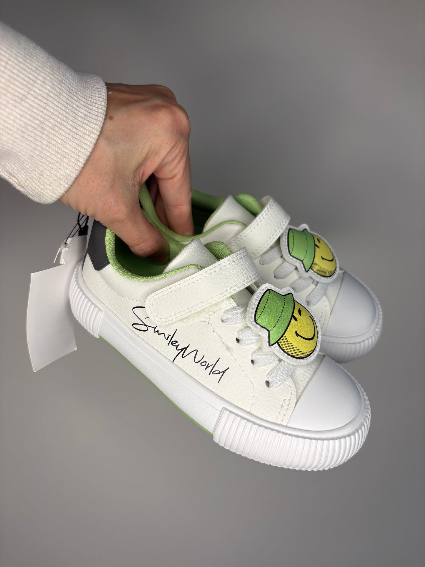 pre-loved :: Toddler 9 Smiley World Shoes (NWT)