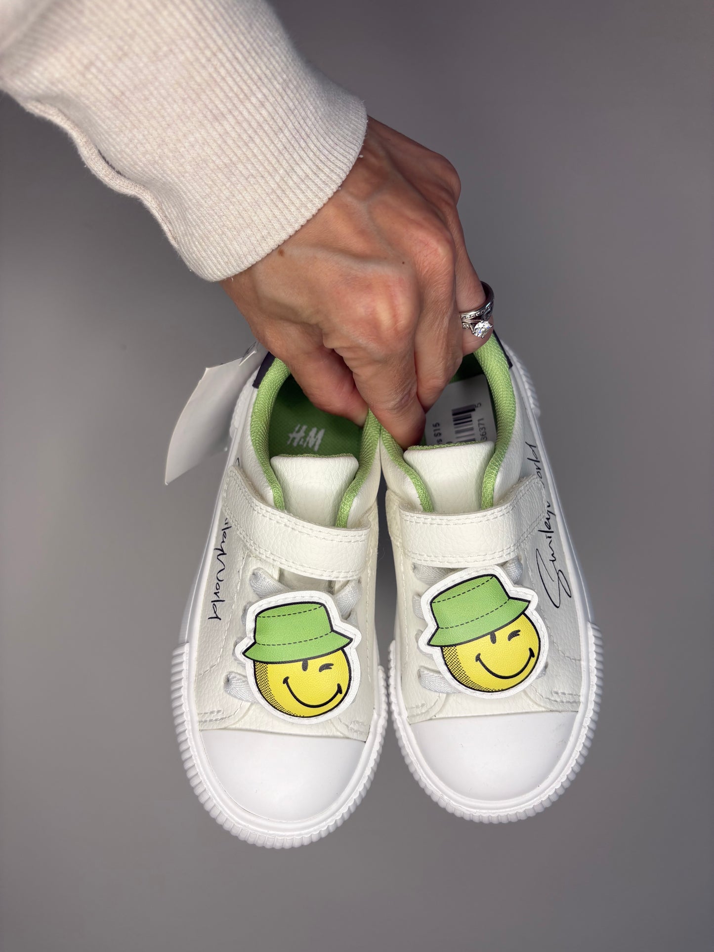 pre-loved :: Toddler 9 Smiley World Shoes (NWT)