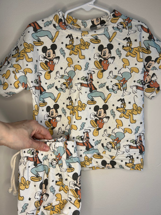 pre-loved :: 4T Mickey & Friends Short & Top Set by Dear Aspen