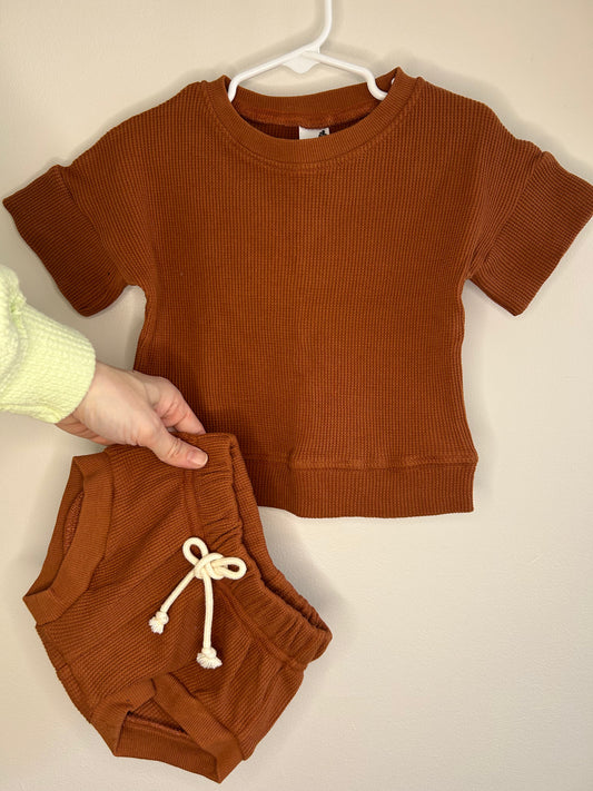 pre-loved :: 12-18M Rust Waffle Short & Top Set by Dear Aspen