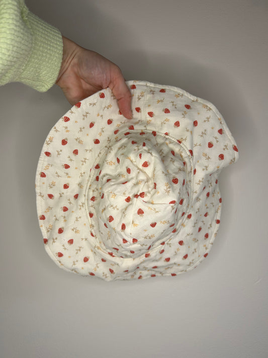 pre-loved :: 0-6M Muslin Strawberry Sunhat by Rylee + Cru