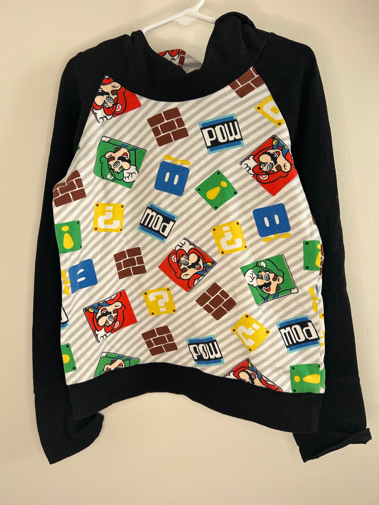 pre-loved :: 5T Super Mario Hoodie