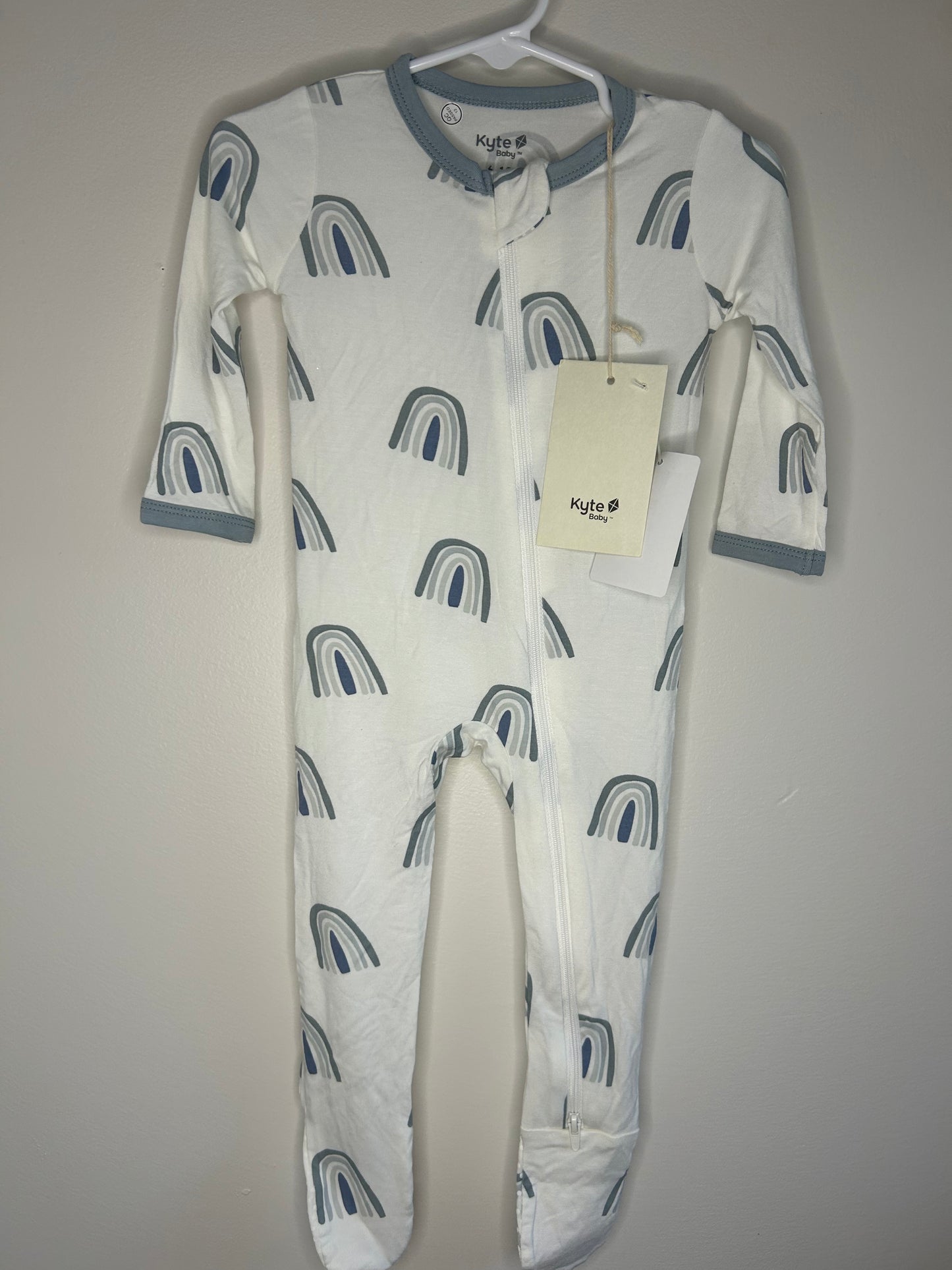 pre-loved :: 6-12M Blue Rainbow Bamboo Footed Sleeper (NWT)