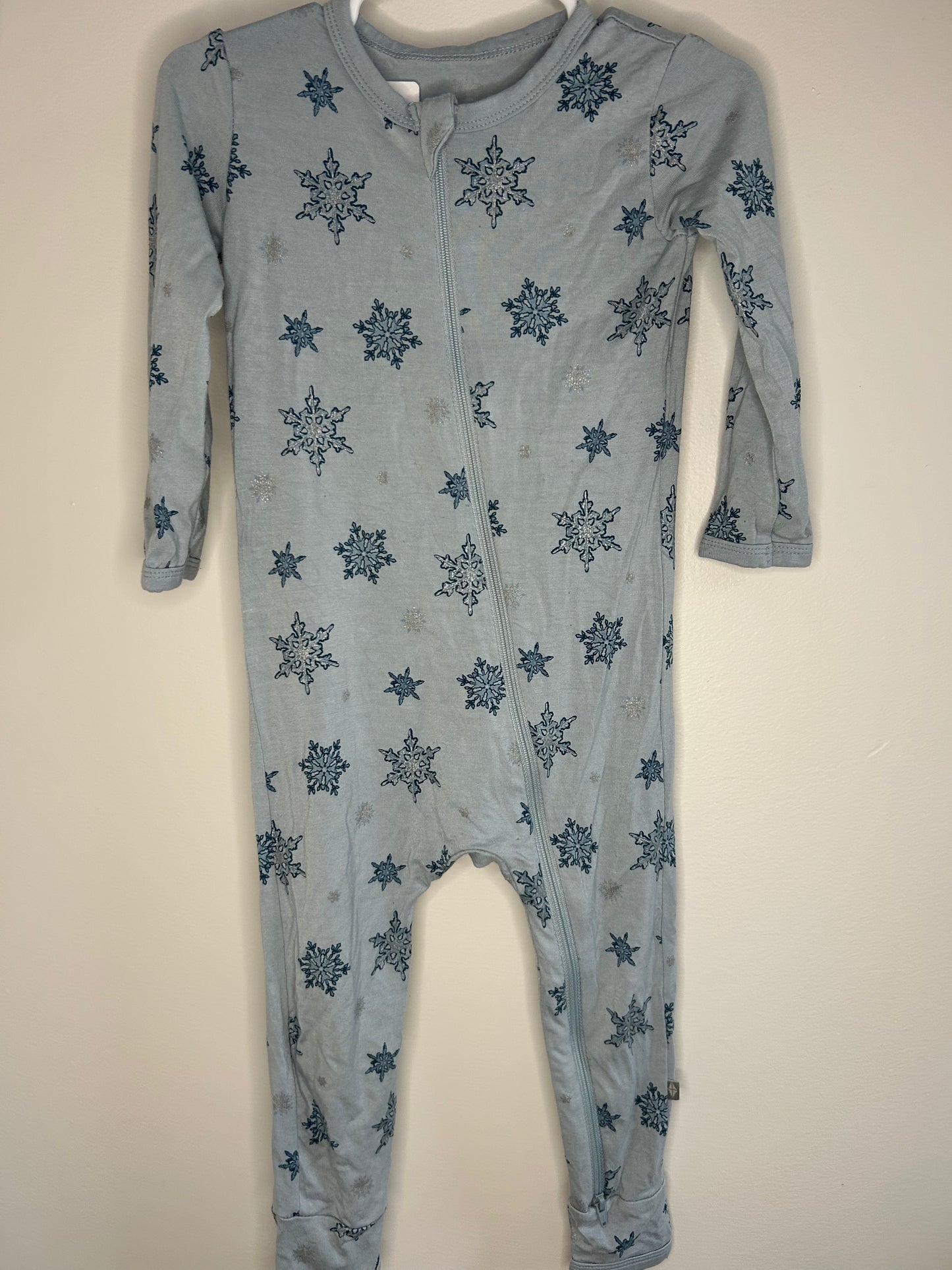 pre-loved :: 3T Snowflake Bamboo Sleeper (GUC)