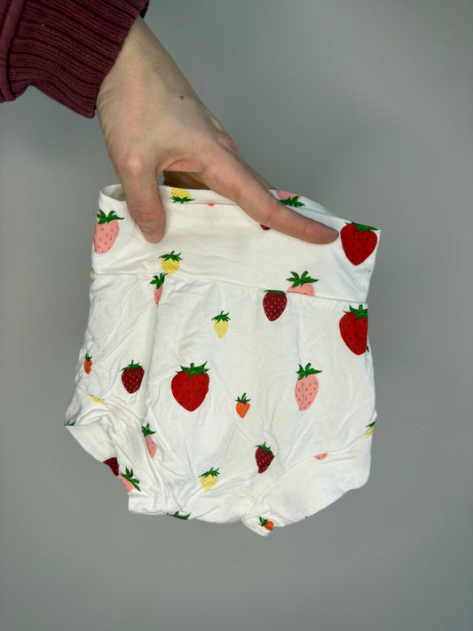 pre-loved :: 12-18M Strawberry Print Bummies