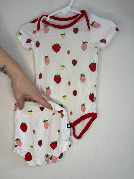 pre-loved :: 6-12M Strawberry Bamboo Matching Set