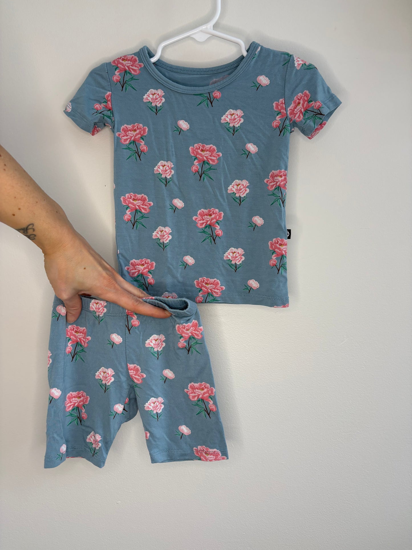 pre-loved :: 2T Blue Floral Bamboo Summer Jammies